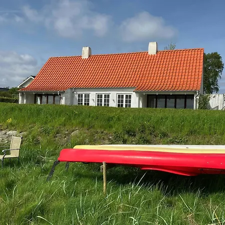 Fisherman's House By Lillebaelt With A Unique View * 哈泽斯莱乌